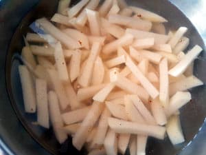 Soak Cut Potatoes In Cold Water