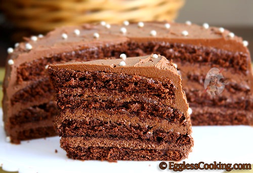 Eggless Chocolate Cake | FalasteeniFoodie