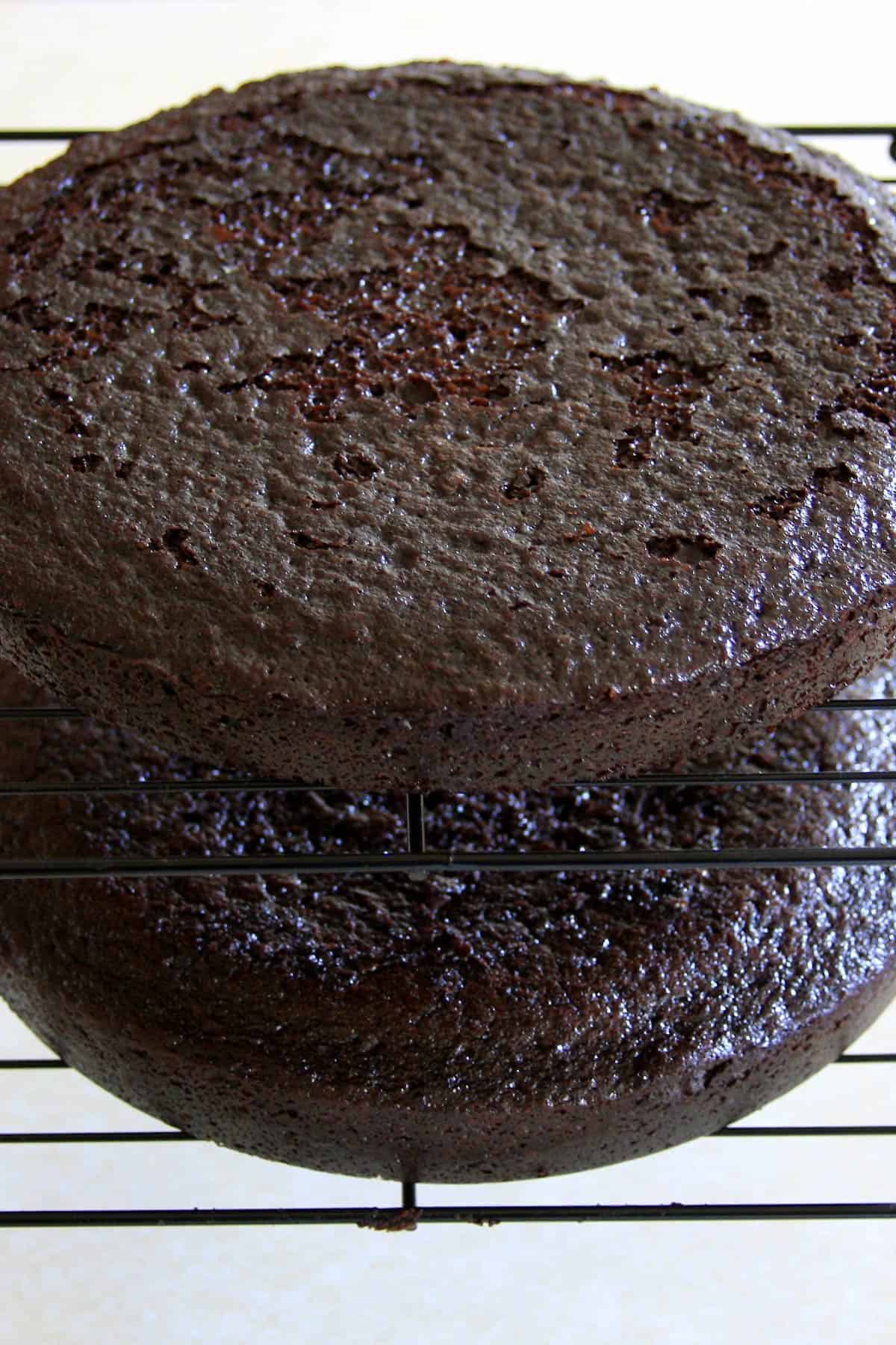 Cooling the cake on the cooling rack.