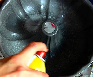 Grease Pan With Cooking Oil Spray