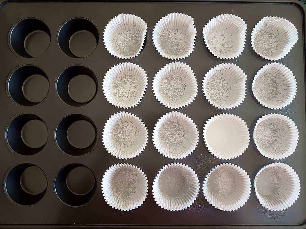 Muffin tin with paper liners