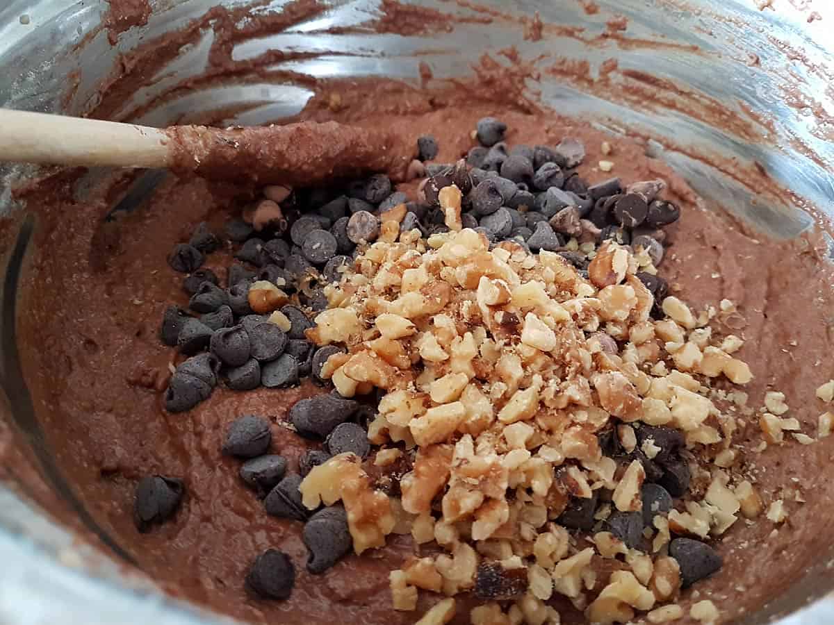 Stir chocolate chips and walnuts