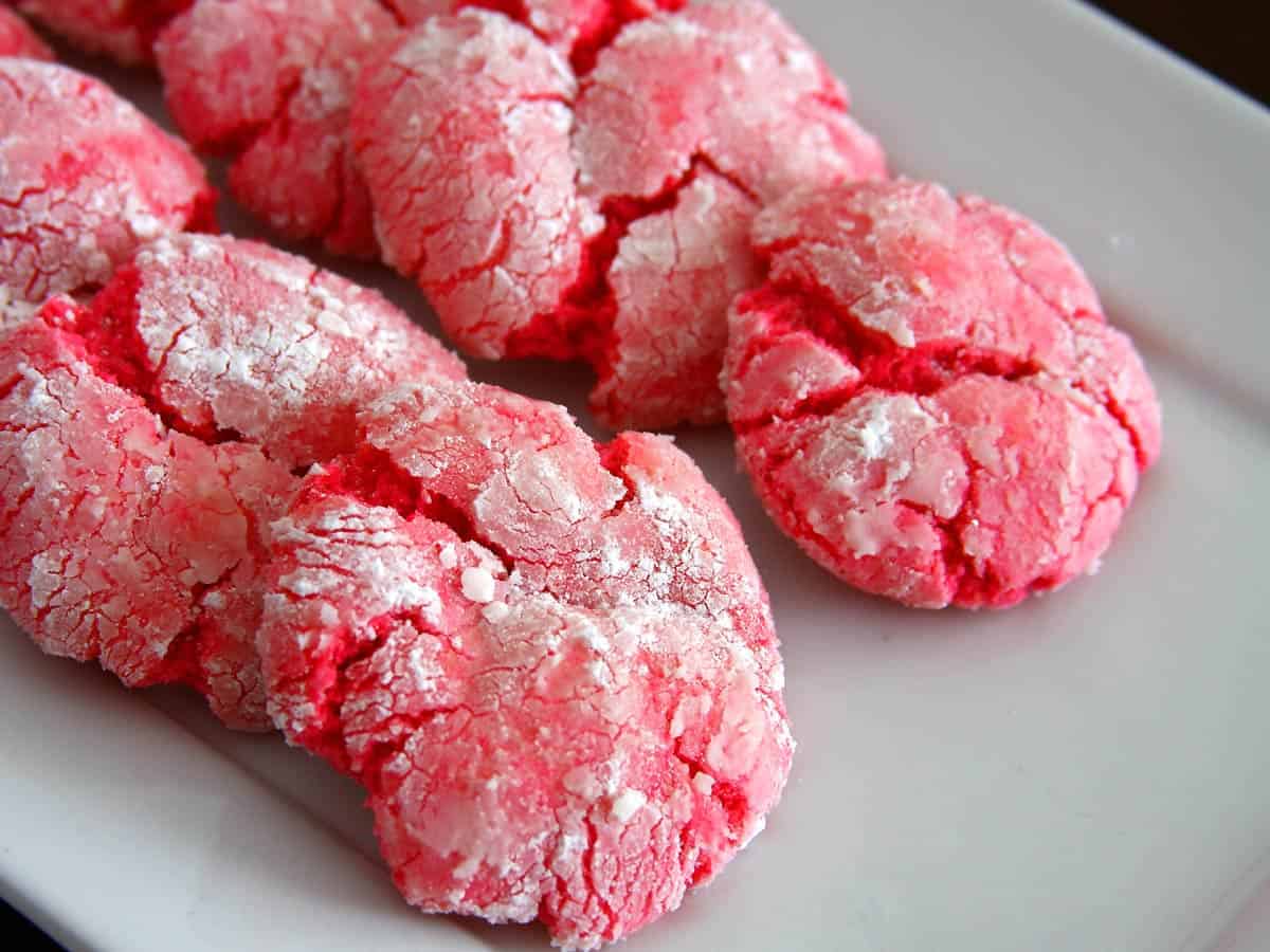 Valentine's day crinkle cookies ready to eat.