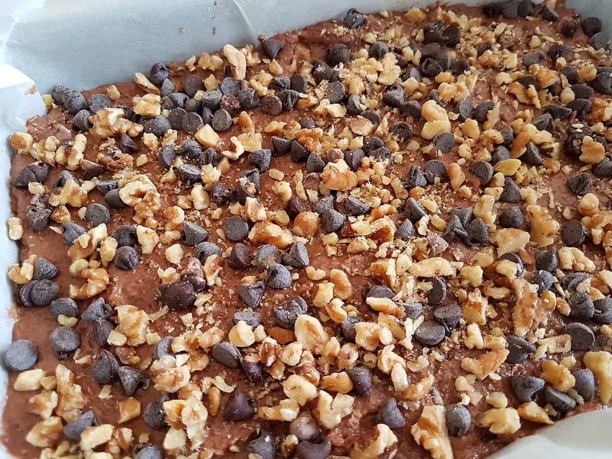 Top with chocolate chips and walnuts