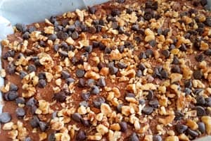 Top with chocolate chips and walnuts.