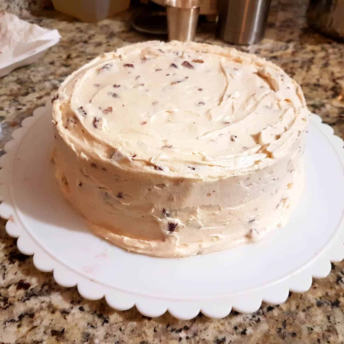 Cover the cake with remaining frosting