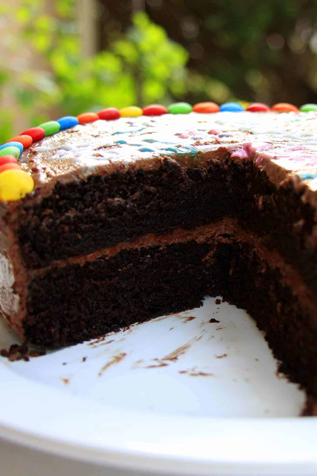 Cut the egg-free chocolate cake