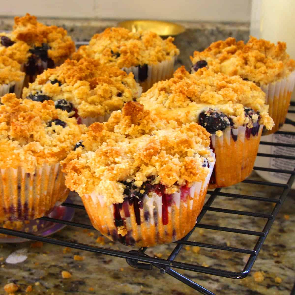 Blueberry Muffins With Crumble Topping