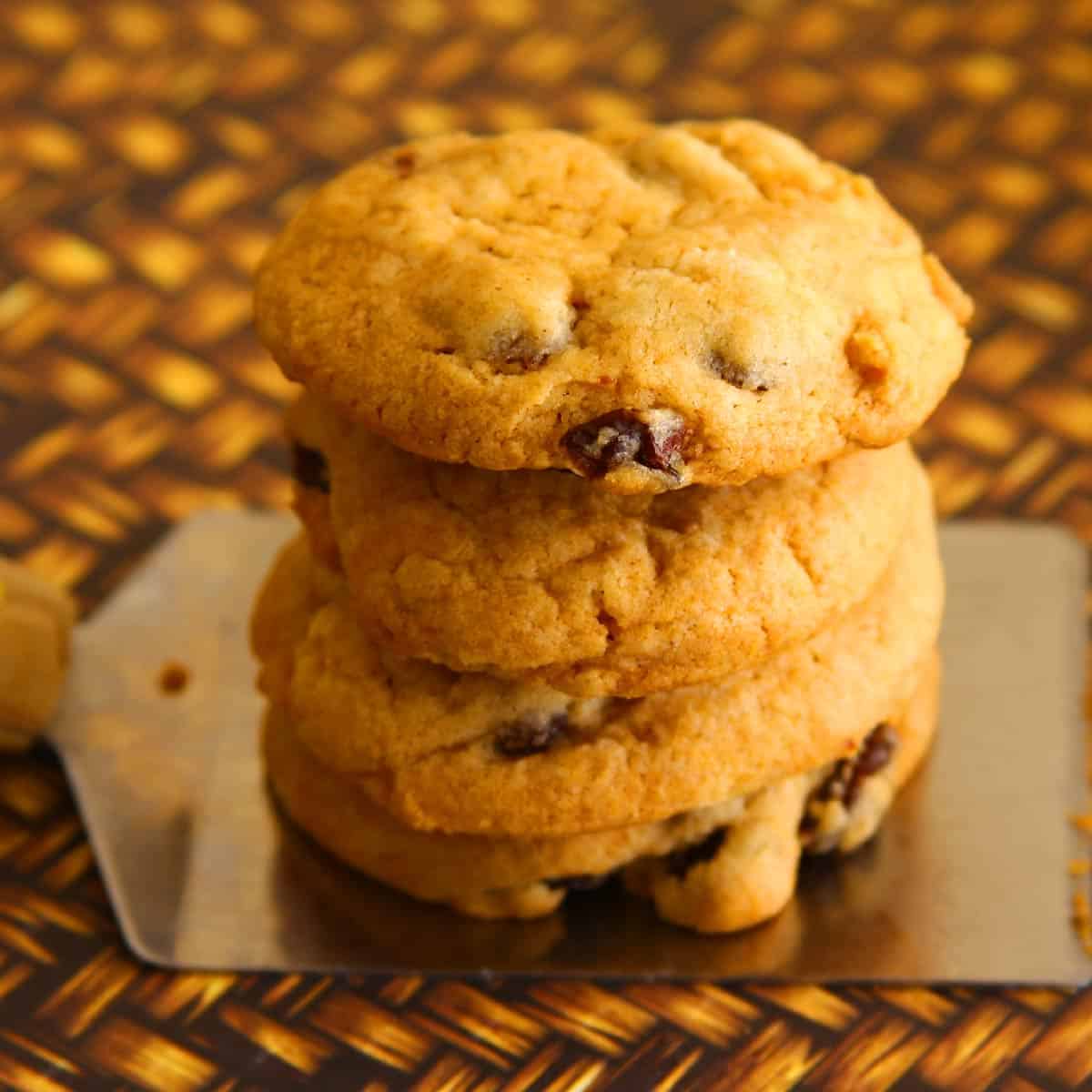 Chewy Raisin Cookies