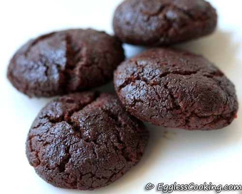 Vegan Chocolate Crinkle Cookies without Sugar Powder