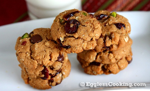 Vegan Whole Wheat Oatmeal Chocolate Chip Cookies