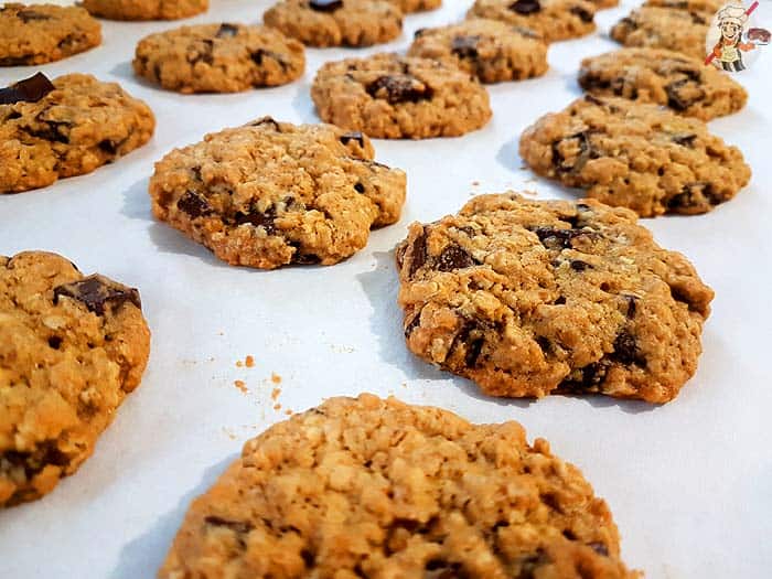 Egg-free oatmeal chocolate chunk-cookies