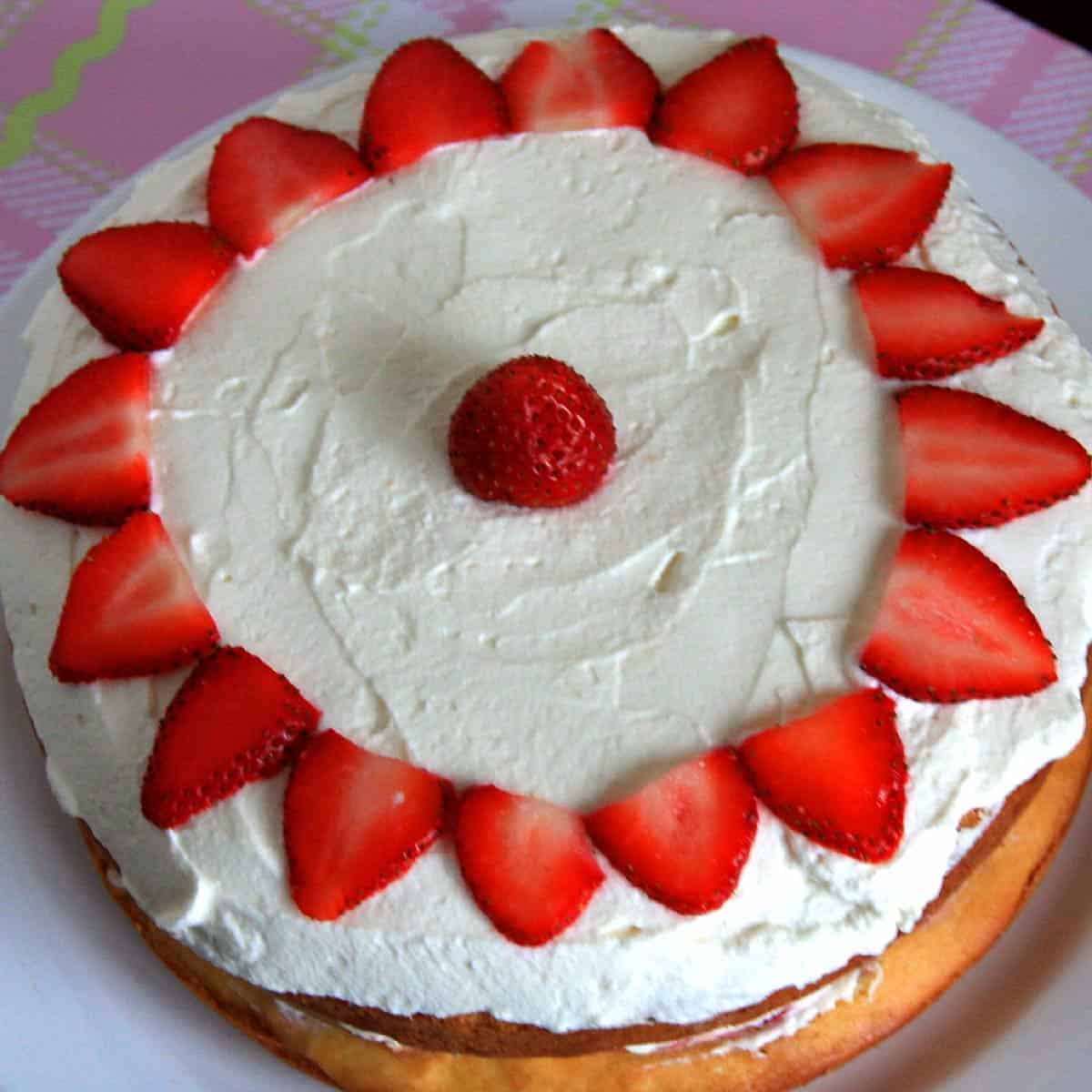 Strawberry Cream Cake Full