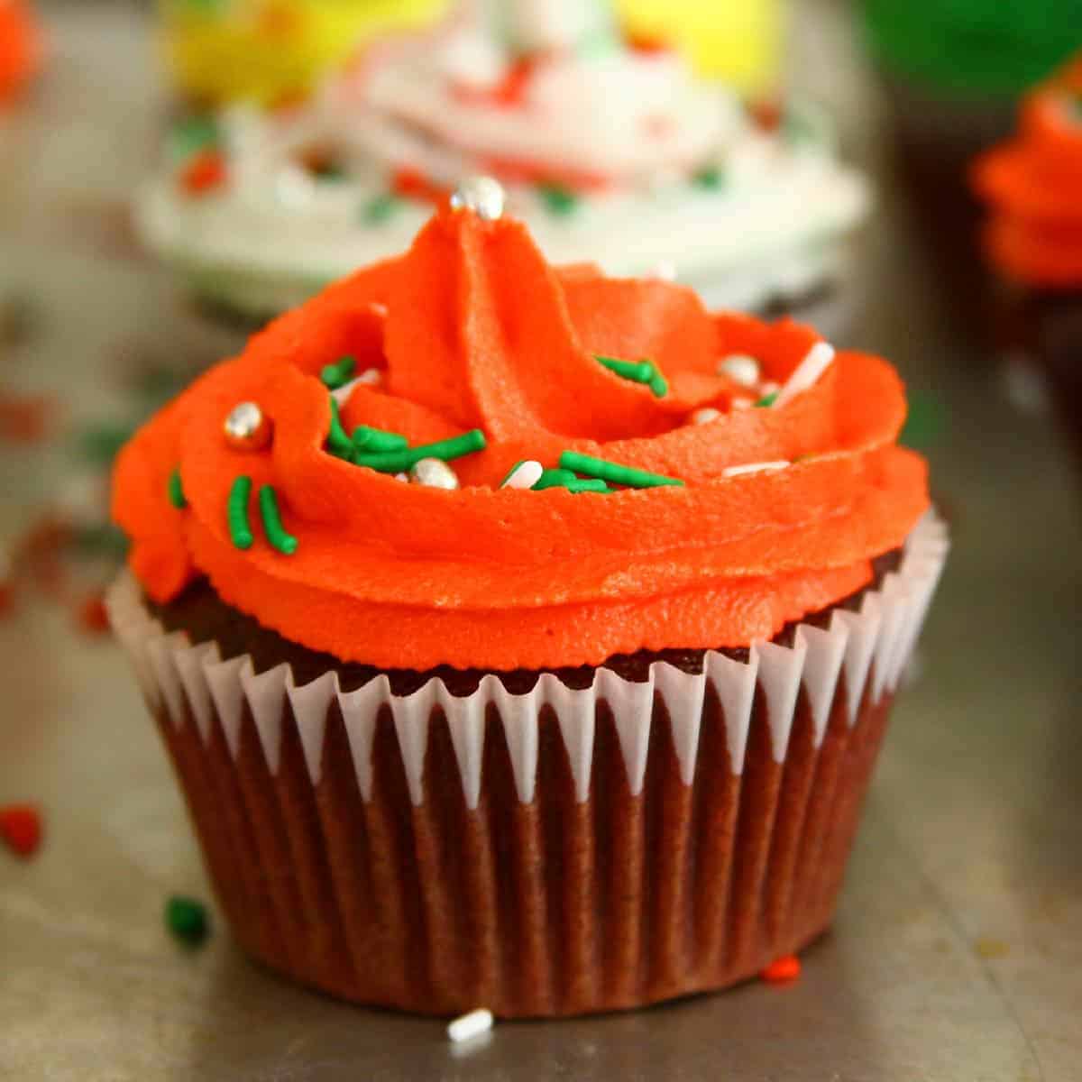 Vegan Red Velvet Cupcakes with Frosting